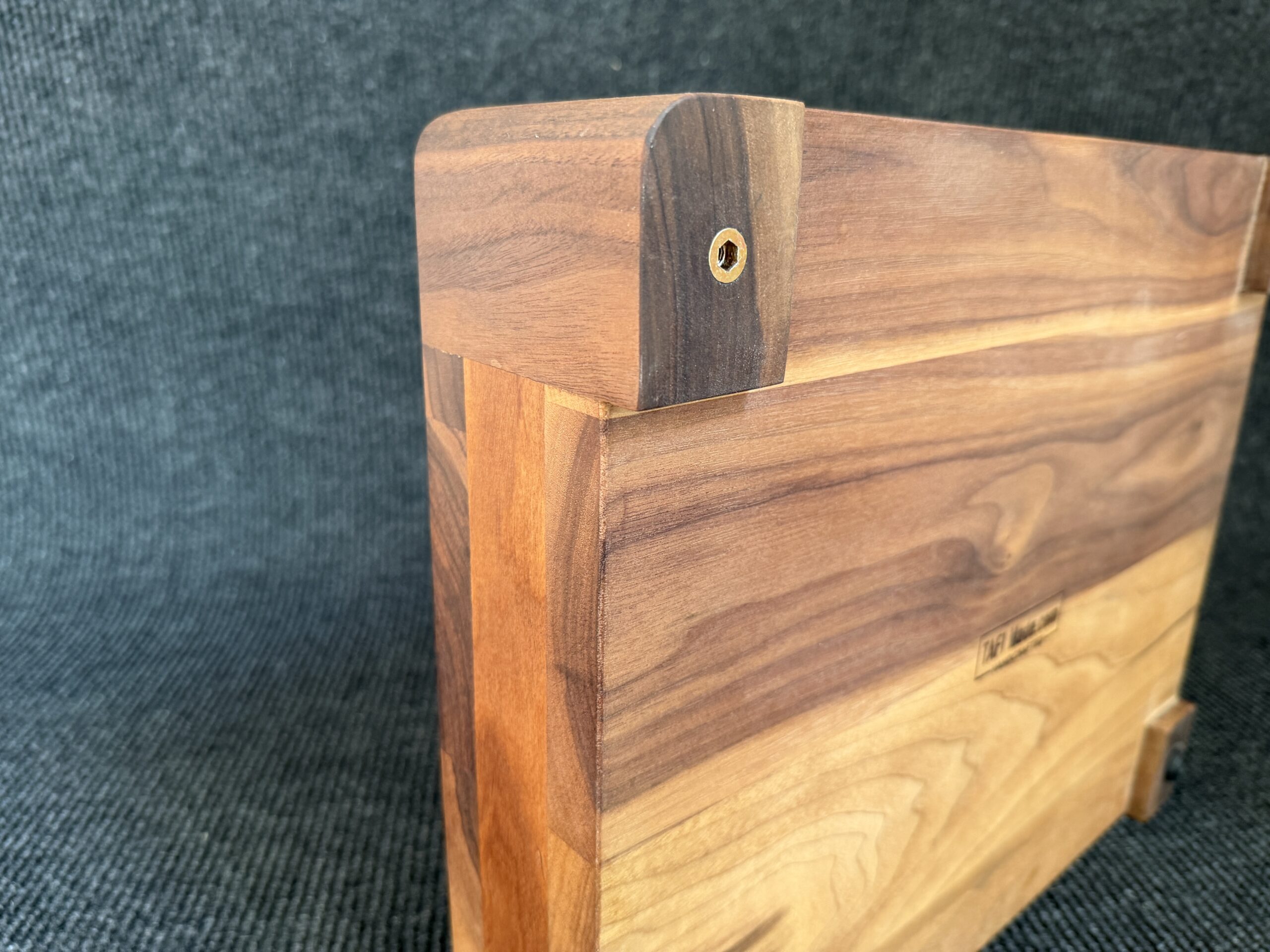 DENALI BURGER 3.5” Isolation Audio Stand Walnut - Image 5