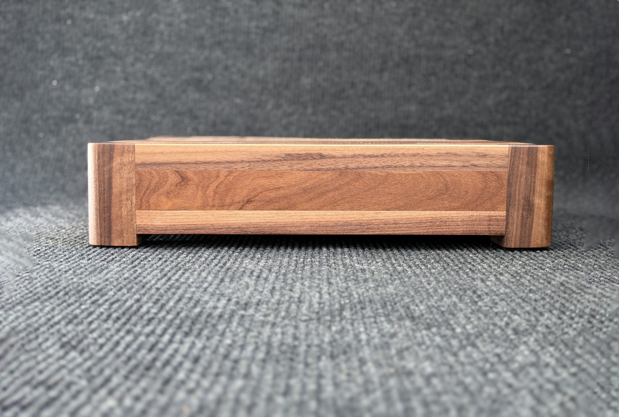 DENALI BURGER 3.5” Isolation Audio Stand Walnut - Image 2